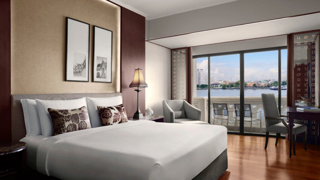 Anantara_Riverside_Bangkok_Resort_Guest_Room_Deluxe_River_Front_Room
